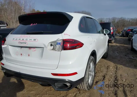 2016 Porsche Cayenne z USA, uszkodzony, nr VIN WP1AA2A23GKA09012